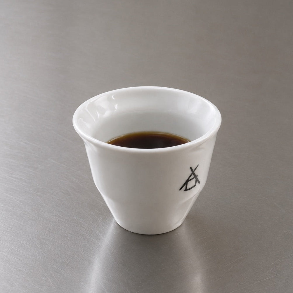 2-WAY CUP filled with coffee, showcasing the unique design for flavor perception.